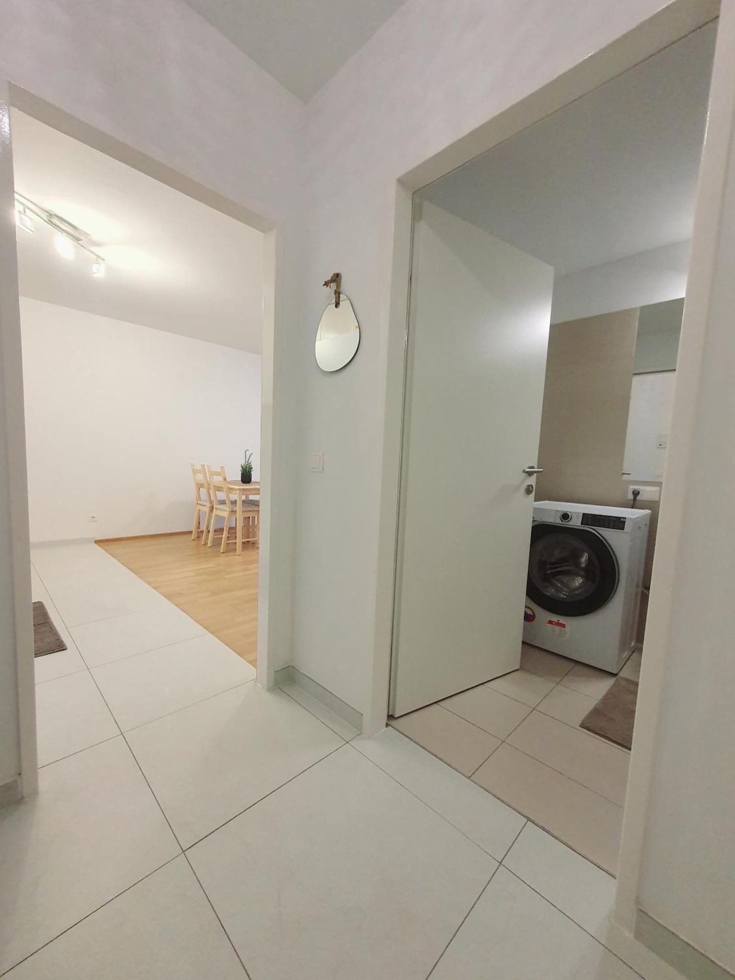 Near Lake One Bedroom Cute Apartment เวียนนา ภายนอก รูปภาพ