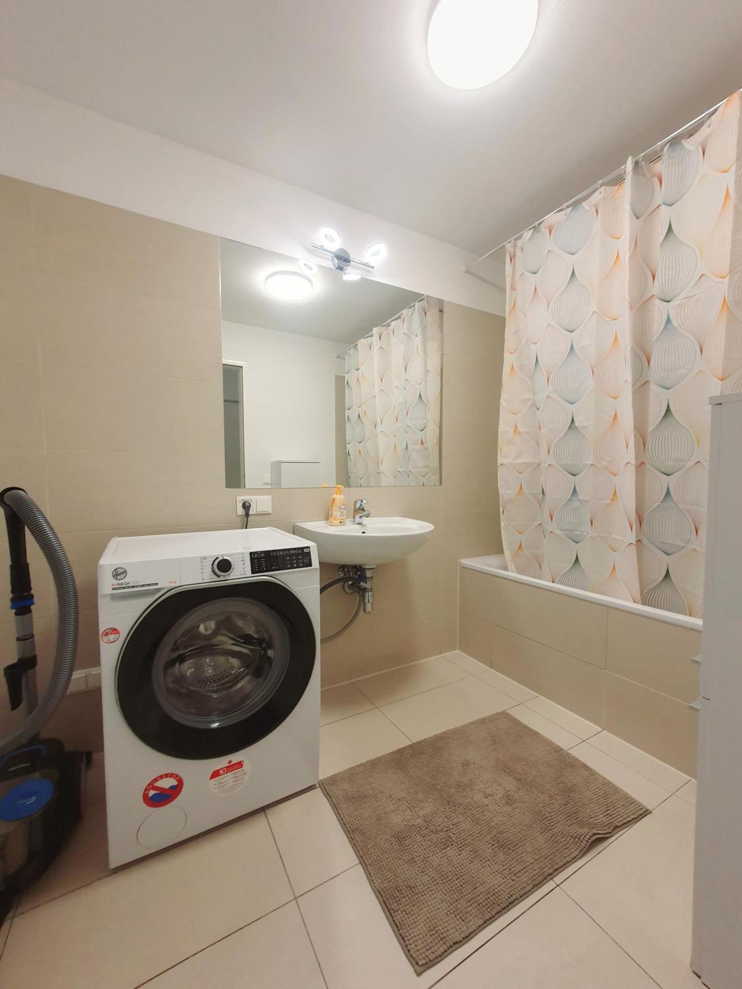Near Lake One Bedroom Cute Apartment เวียนนา ภายนอก รูปภาพ